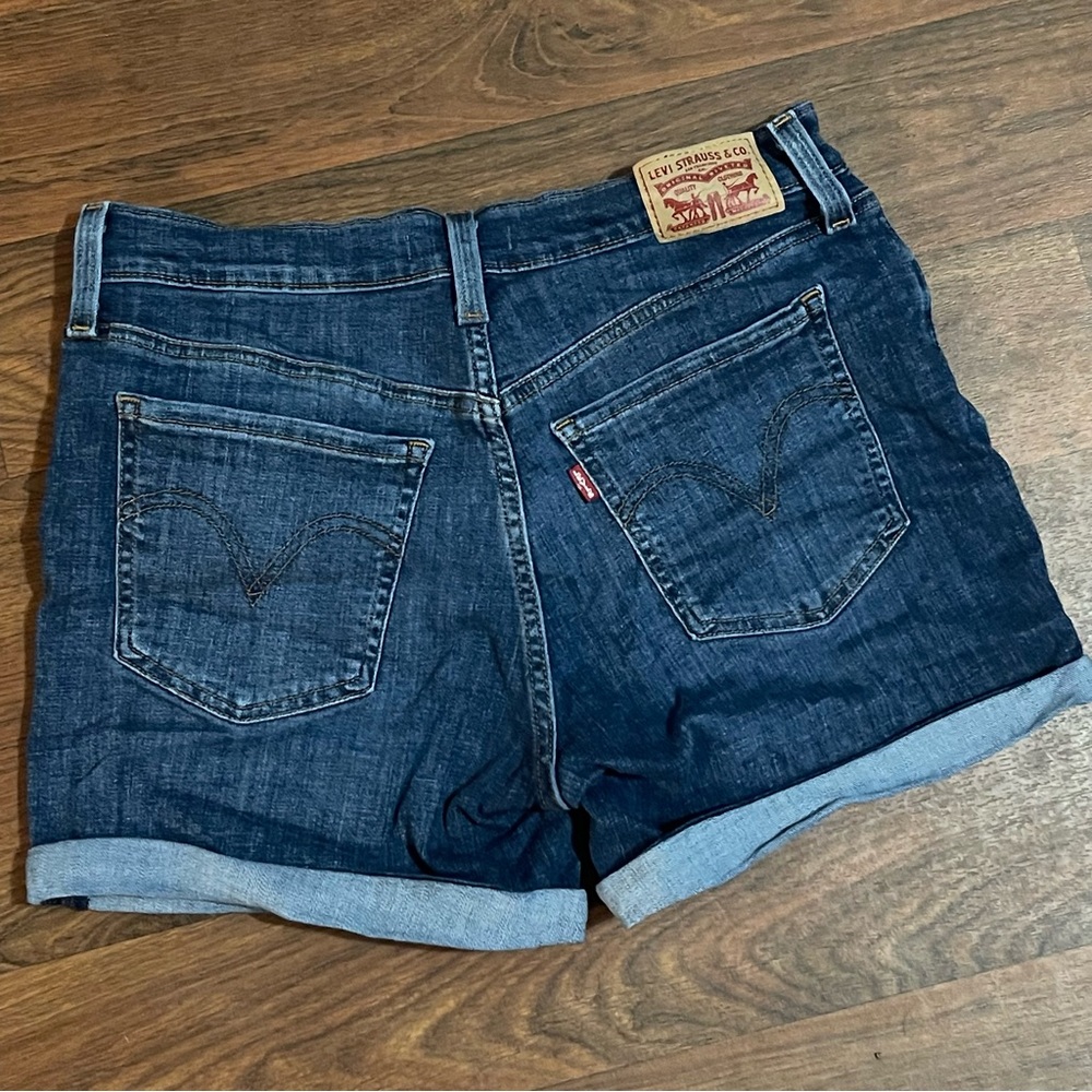 Levi’s Mid Length Cuffed Shorts size 29 Stretchy